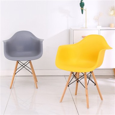 Kerusi Plastik Eames